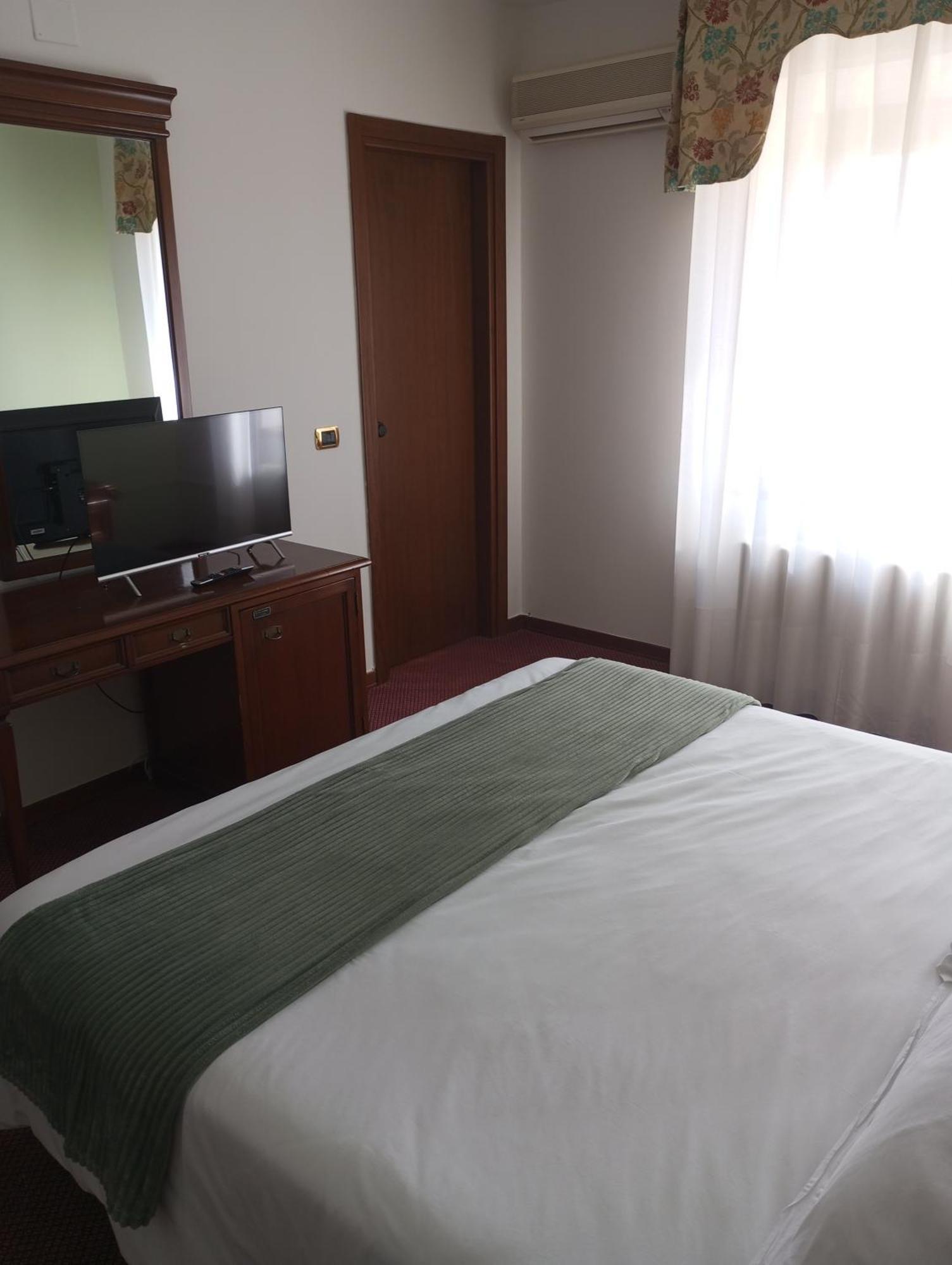 Regina Hotel Pollino Morano Calabro Exterior photo